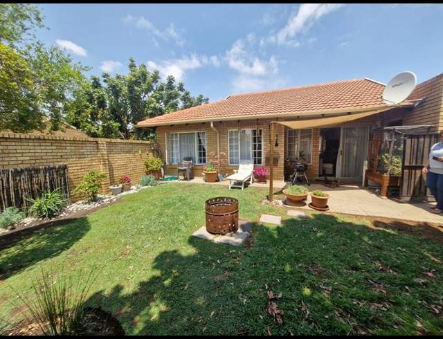 2 BEDROOM TOWNHOUSE FOR SALE IN SINOVILLE